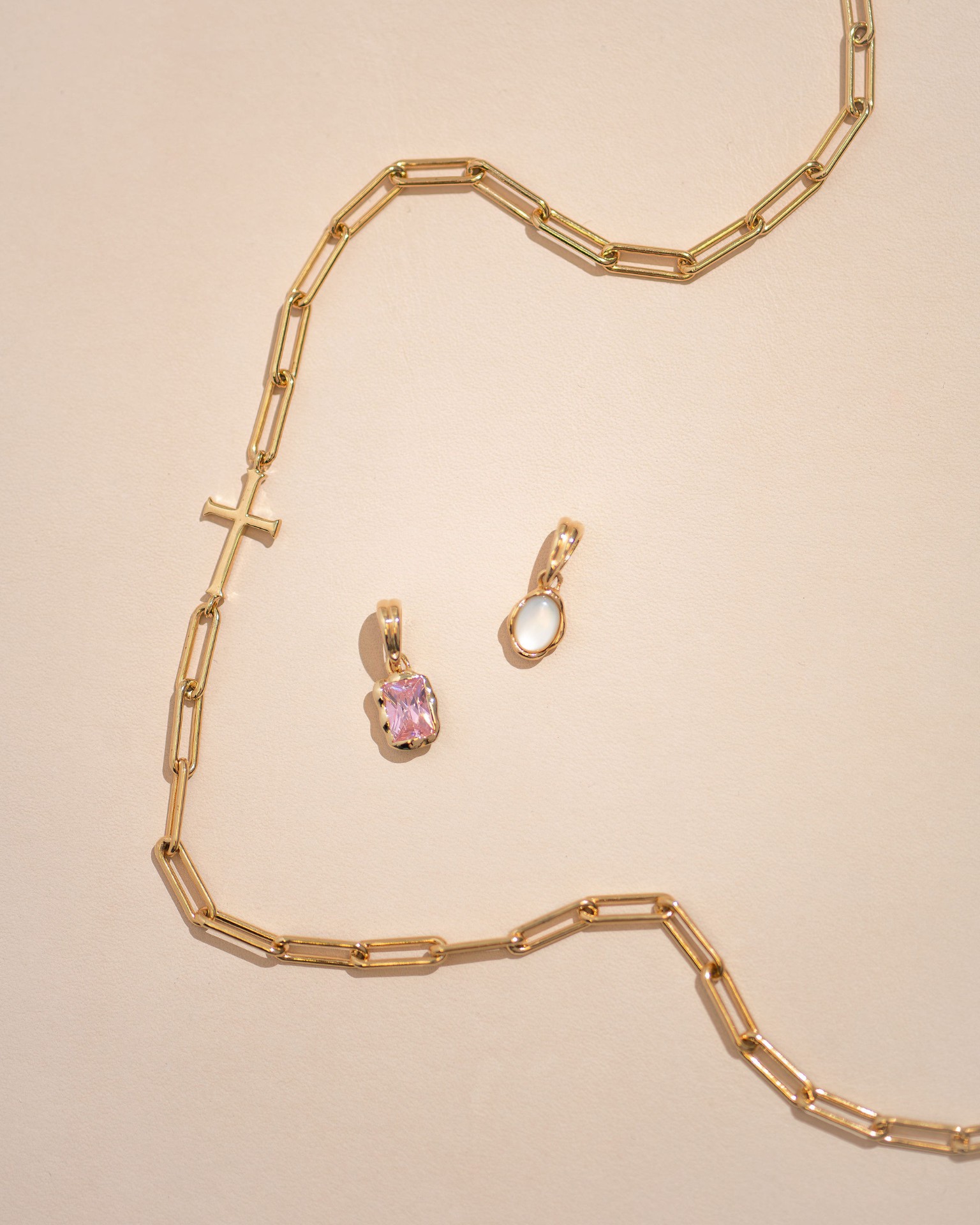 Rizen paperclip chain with charms